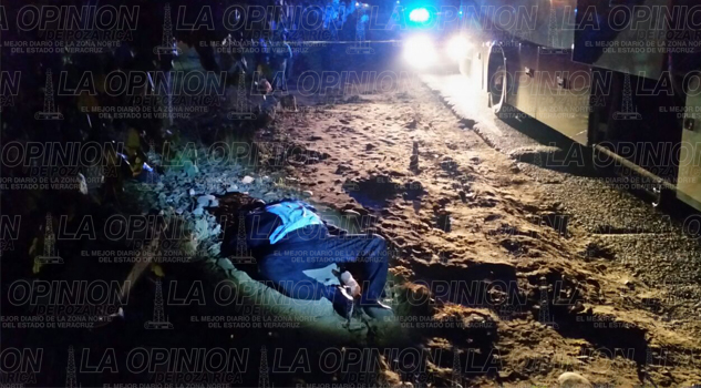 Un muerto y un herido en asalto a un autobús Un muerto en sangriento asalto