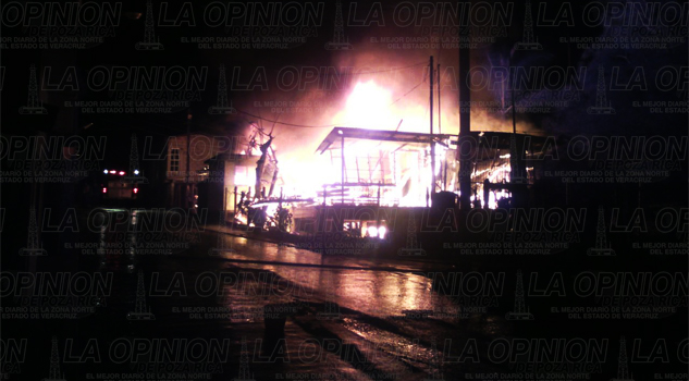 Un muerto y dos heridos en incendio Un muerto y dos heridos en incendio