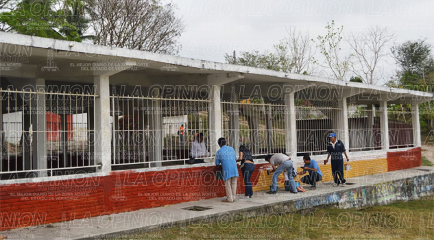 12 estudiantes no reciben educación 12 estudiantes no reciben educación