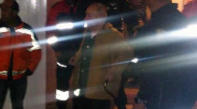 Anciano incendia su casa y toma de rehén a su esposa Anciano incendia su casa y toma de rehén a su esposa