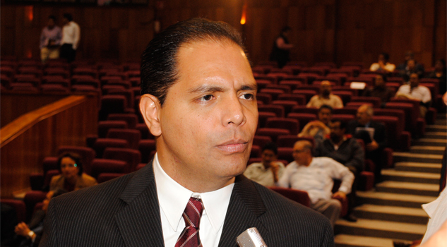 Apuntan denuncias a Jorge Carvallo Delfín Apuntan denuncias a Jorge Carvallo Delfín