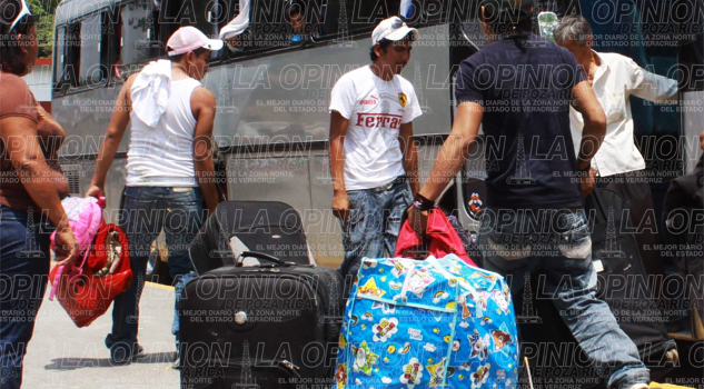 Esperan deportados Esperan deportados