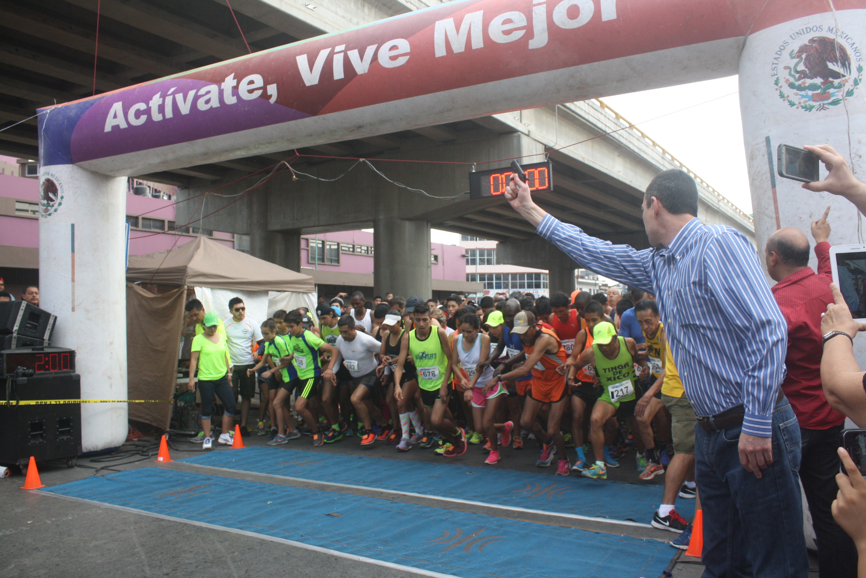 Galería De Fotos CARRERA ATLÉTICA La Opinión "Una Meta Más"
