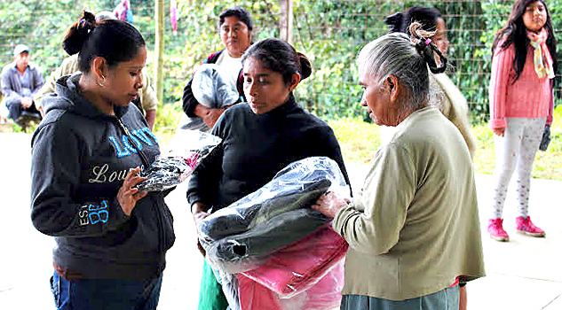Les cala el frío a familias pobres Les cala el frío a familias pobres