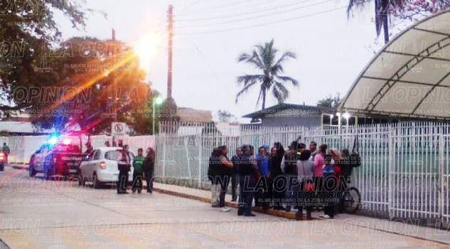 Maestros toman escuela Maestros toman escuela