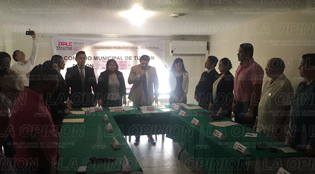 Rinden protesta consejeros y representantes de partido Riden Protesta Consejeros Representantes Partidos