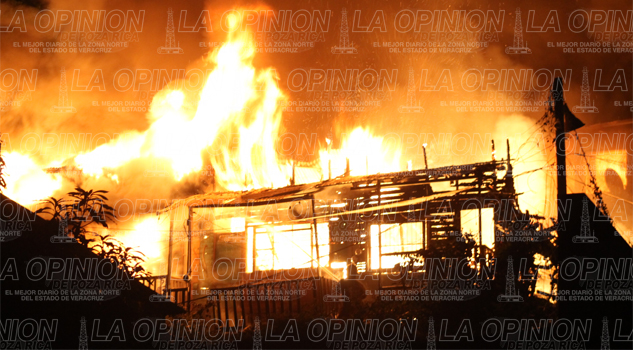 Se quemaron 6 casas en la colonia Petromex Se quemaron 6 casas en la colonia Petromex