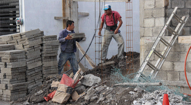 Suben materiales para construcción Suben materiales para construcción