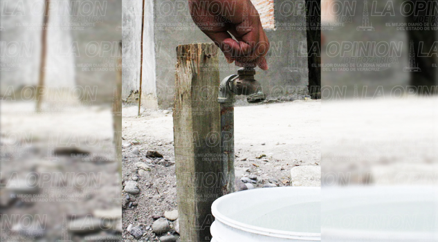 Tienen más de 15 días sin agua Tienen más de 15 días sin agua