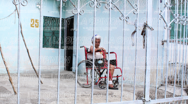 Abuelita de 98 años en total abandono Abuelita de 98 años en total abandono