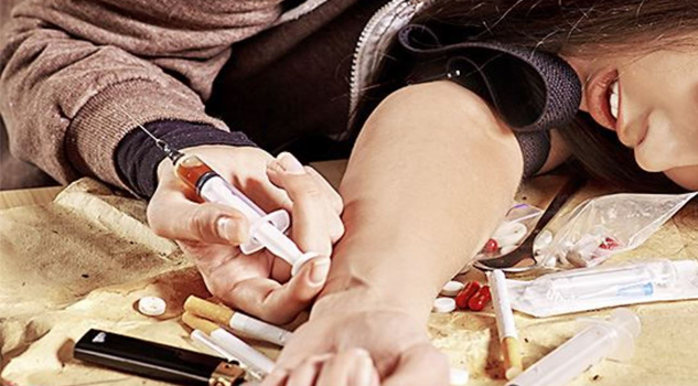 Acechan adicciones al género femenino Acechan adicciones al género femenino