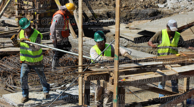 Albañiles sin trabajo y los materialistas emigran Albañiles sin trabajo