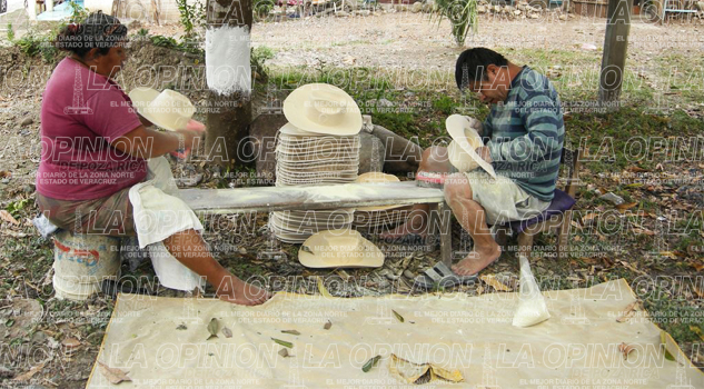 Artesanos, en serio riesgo de desaparecer Artesanos, en serio riesgo de desaparecer