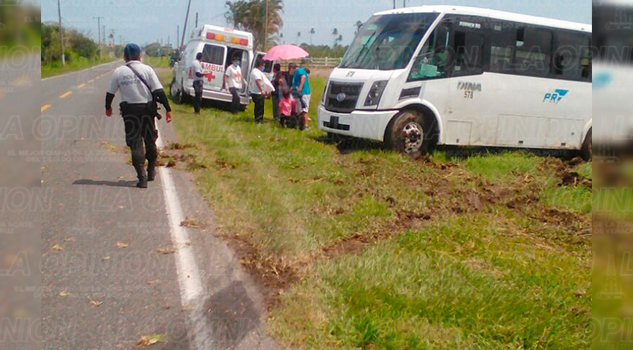 Conductor pierde el control y se despista, hay varios lesionados Autobus Despistado Carretera Lesionados