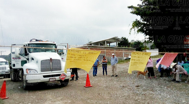 Bloquean acceso a pozos petroleros en La Grandeza Bloquean acceso a pozos petroleros en La Grandeza