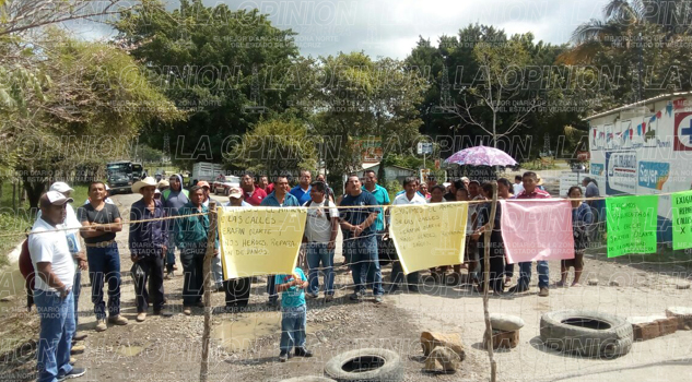 Bloquean la carretera Halliburton-La Grandeza Bloquean la carretera Halliburton-La Grandeza