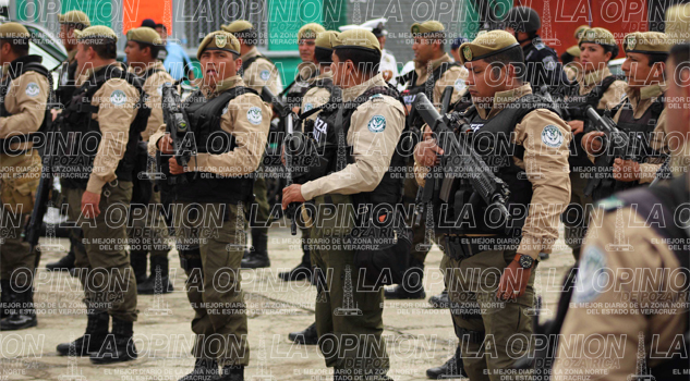 Buscan policías Buscan policías