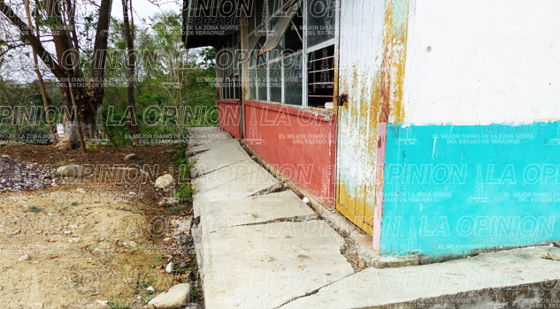 Colapsan aulas Colapsan aulas