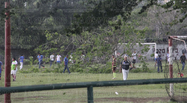 Estragos por fuertes vientos Estragos por fuertes vientos