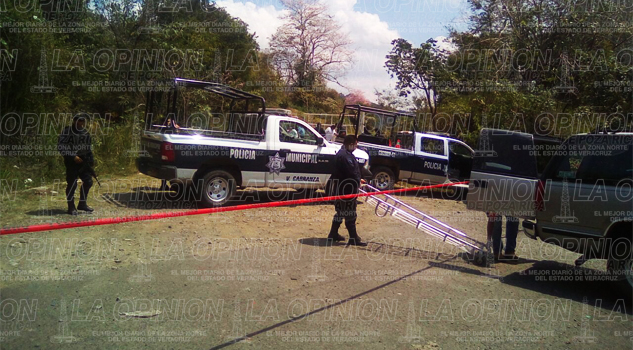 Hallan cadáveres en Lindero Camiones de carga pesada circulan por el primer cuadro de la ciudad y los bulevares, bajo el consentimiento de las autoridades de transporte público, quienes recibirán una visita de asuntos internos de la SSP para aclarar las denuncias de taxistas de esta ciudad quienes se dicen acosados por ellos.