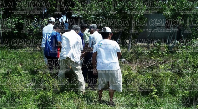 Lo hallan muerto entre la maleza Lo hallan muerto entre la maleza