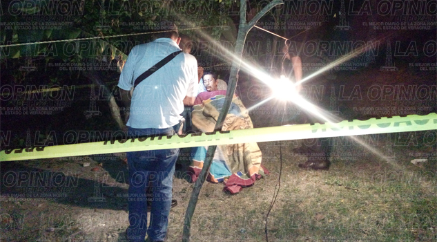 Muere en el patio de su casa Muere en el patio de su casa