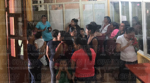 Niegan acceso a nuevo oficial de Registro Civil Niegan acceso a nuevo oficial de Registro Civil