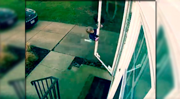 Video: Niña sale volando por fuertes vientos Niña sale volando pro fuertes vientos