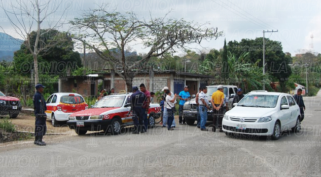 Pleito entre transportistas por el pasaje Pleito entre transportistas por el pasaje