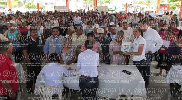Refuerzan combate a la pobreza Refuerzan combate a la pobreza