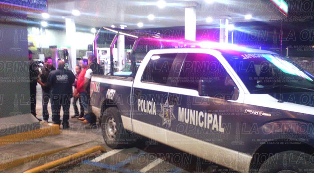 Se niegan a pagar en gasolineras Se niegan a pagar en gasolineras