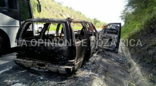 Lo calcinan en una camioneta, sobre la México-Tuxpan