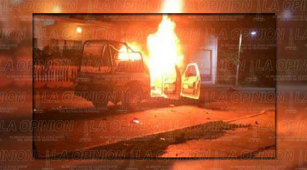 Matan a 6 policías y queman su patrulla Matan a 6 policías y queman su patrulla