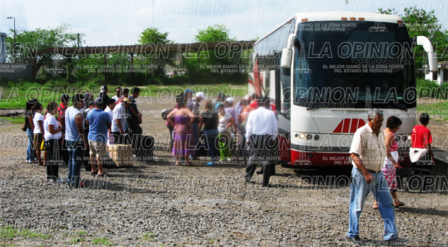 Ajetreo en terminales de Cerro Azúl por vacaciones de Semana Santa Ajetreo en terminales de Cerro Azúl por vacaciones de Semana Santa