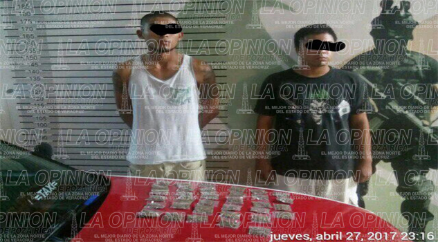 Aseguran a 2 con droga en un taxi Aseguran a 2 con droga en un taxi