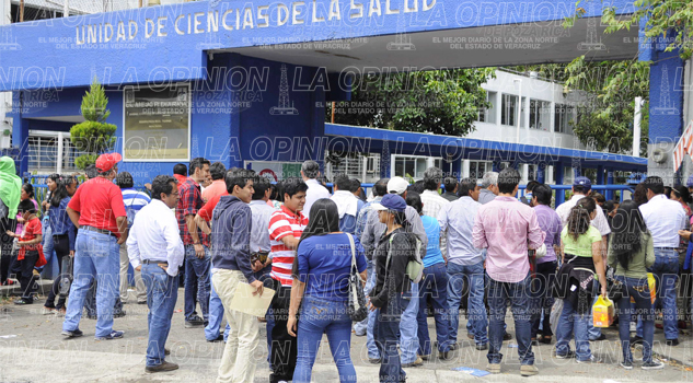 Aspiran ingresar a la UV Aspiran ingresar a la UV