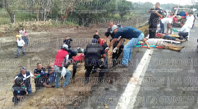 Chocan y caen a un barranco Chocan y caen a un barranco