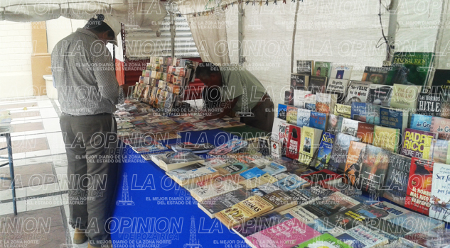 Desinterés por la lectura; jóvenes prefieren redes sociales Desinterés por la lectura; jóvenes prefieren redes sociales