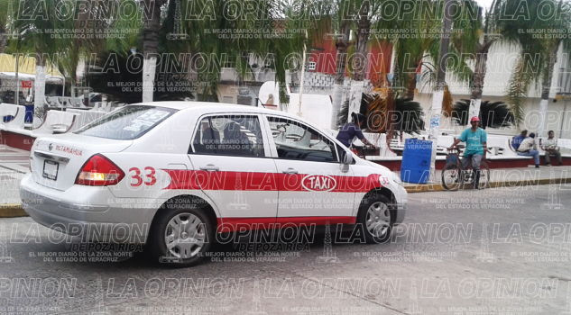 Frenan el sitio de los taxistas que van de Tuxpan a Tamiahua Frenan el sitio de los taxistas que van de Tuxpan a Tamiahua