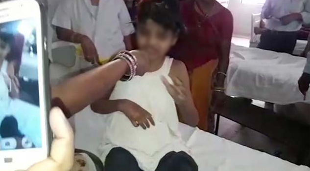 Hallan a una niña que vivía con monos en un bosque Hallan a una niña que vivía con monos en un bosque