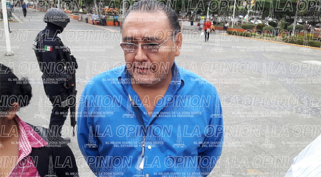 Plantón de padres de familia en la Telesecundaria Agustín Yañez Plantón de padres de familia en la Telesecundaria Agustín Yañez