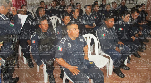 Policías laboran sin seguro de vida Policías laboran sin seguro de vida