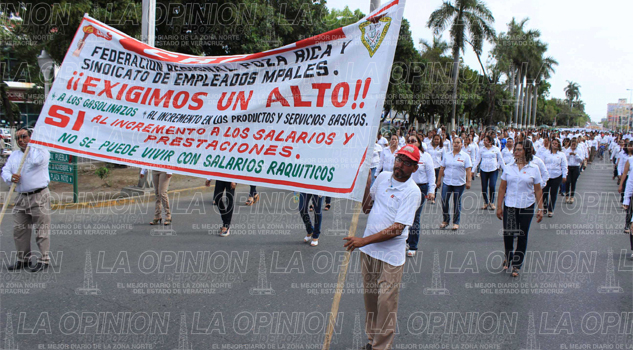 Protesta más que desfile Protesta más que desfile