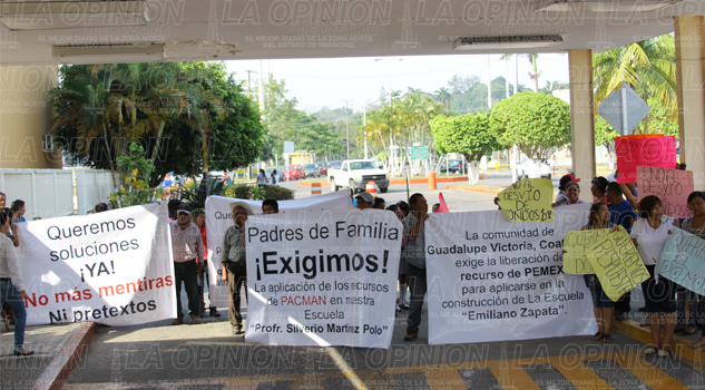 Protestan contra Pemex Protestan contra Pemex