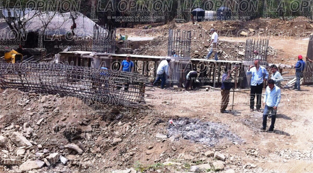 Reinician construcción de puentes en Tlalmaya Reinician construcción de puentes en Tlalmaya