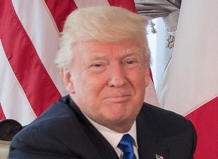 Apretón de manos entre Macron y Trump causa revuelo en Twitter