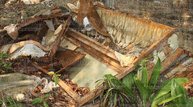 A cielo abierto viejos ataúdes A cielo abierto viejos ataúdes