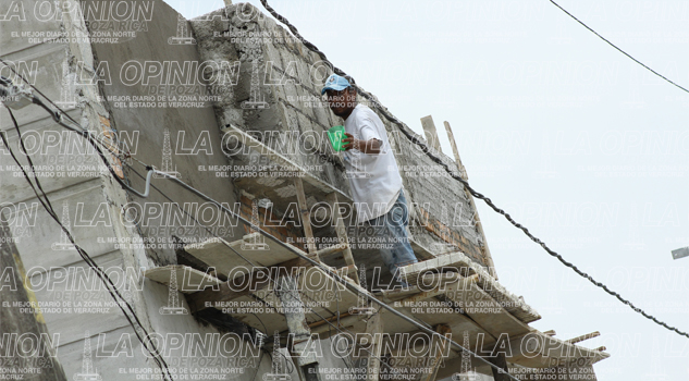A la baja salario de albañiles A la baja salario de albañiles