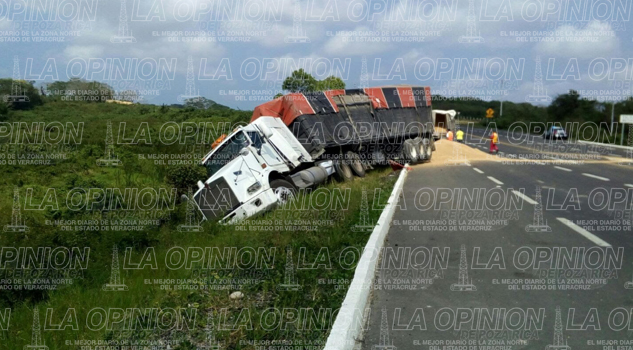 Aparatoso choque de tráileres Aparatoso choque de tráileres