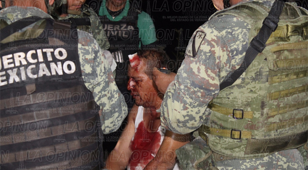 A navajazos atacan a taxista